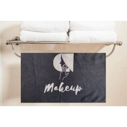 Serviette spéciale pour enlever le maquillage